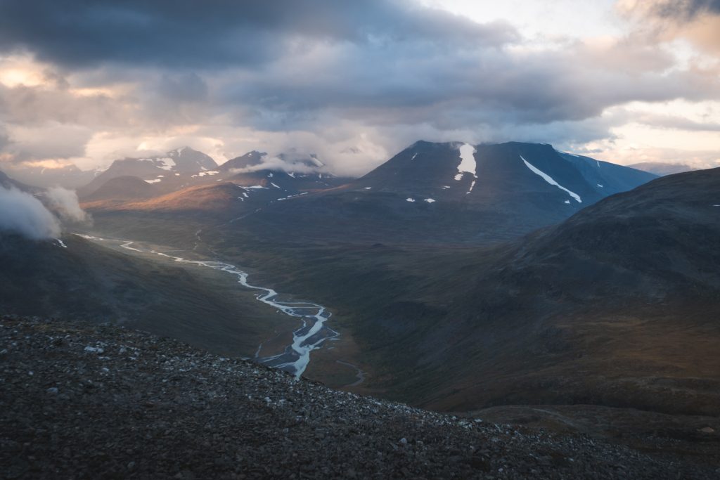 Rapadalen i Sarek i moln och solnedgång
